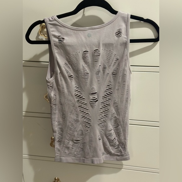 Cute workout top! - Picture 3 of 3